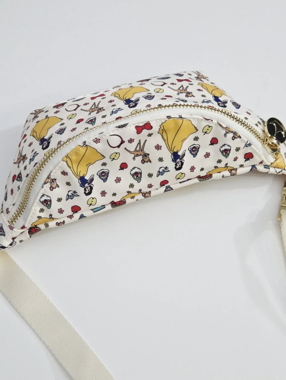 STONEY CLOVER LANE DISNEY SNOW WHITE FAIREST ONE OF ALL FANNY PACK BAG